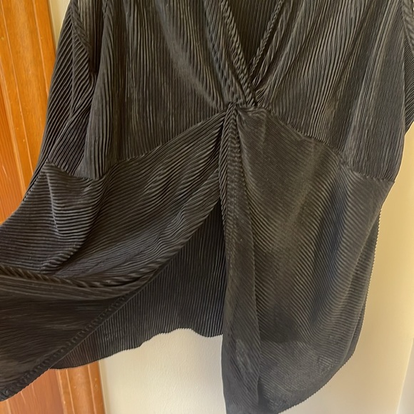 Women’s Top - Picture 3 of 3